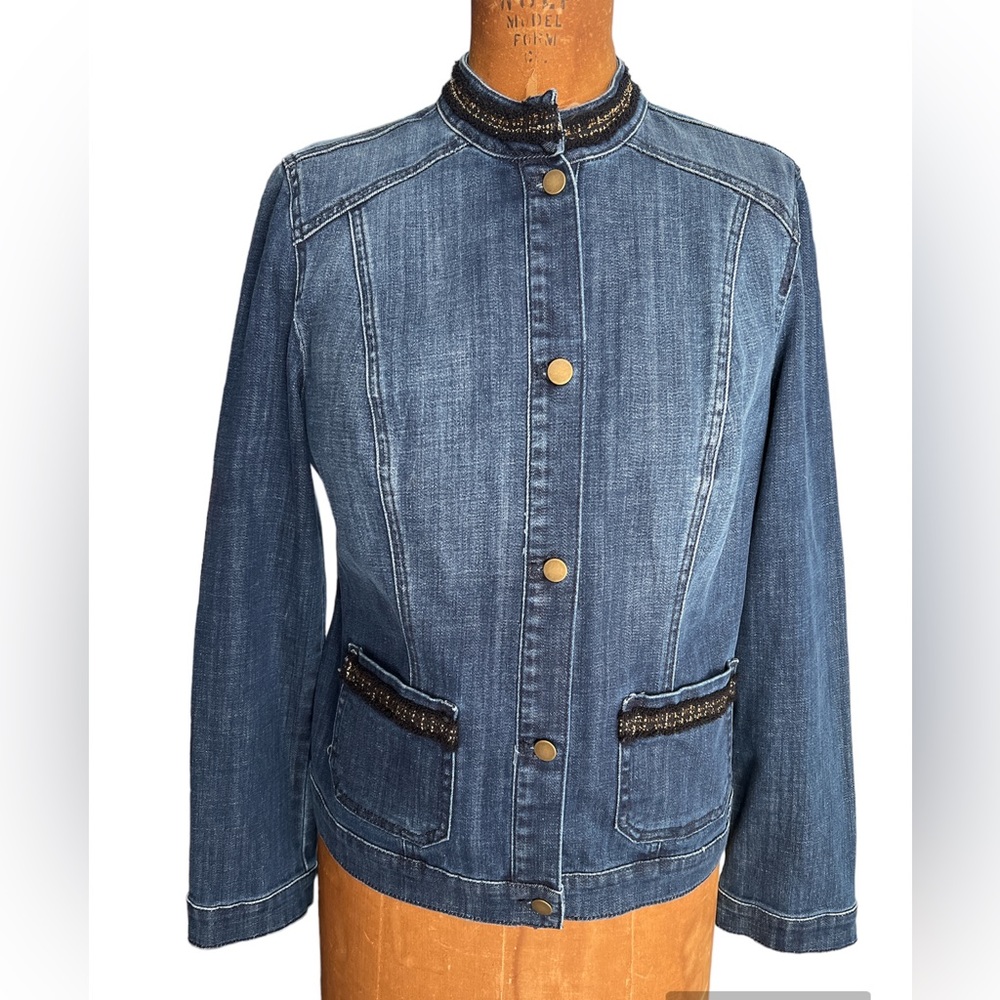 CHICO EUC Denim Jacket with metal button closure 2 front flat pockets SZ medium